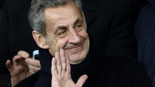 Sarkozy lance la parution de son "Journal d'un prisonnier" avec une dédicace à Paris