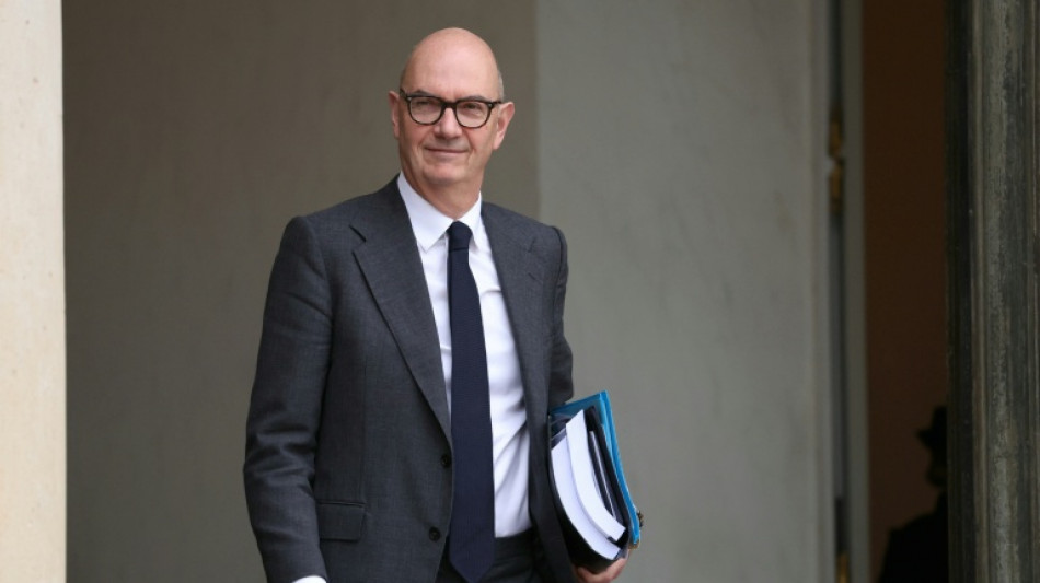 Le PS propose un emprunt "forc&eacute;" aupr&egrave;s des plus riches, la France n'en a "pas besoin" selon Lescure