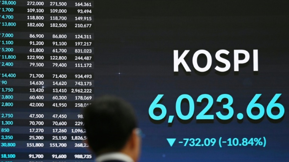 Las bolsas de Tokio y Se&uacute;l caen tras un informe sobre un avance en la industria de chips china