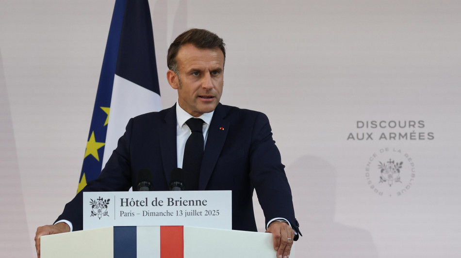 Macron, raddoppier&ograve; bilancio della difesa da oggi al 2027