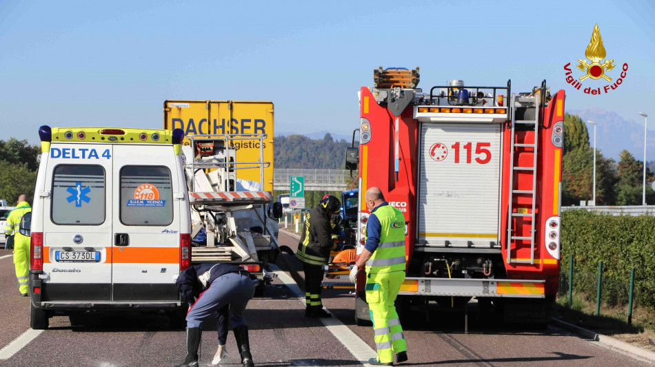 Quattro morti in scontro fra auto sulla A4, una era contromano