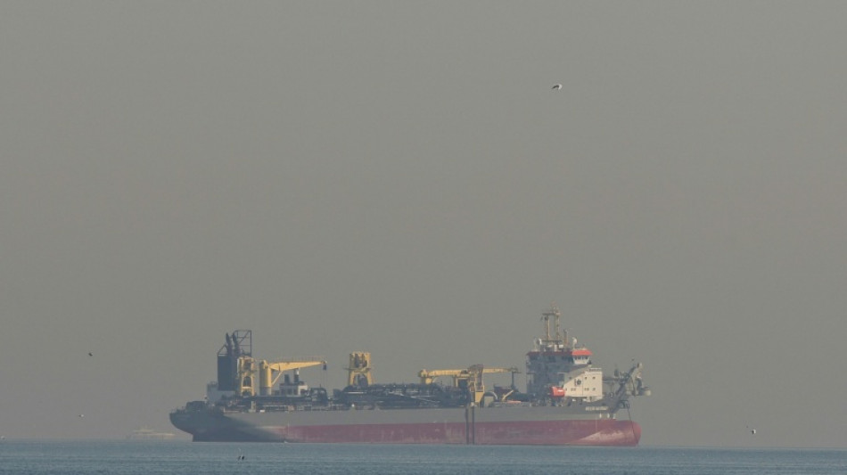 Petr&oacute;leo e g&aacute;s disparam; Bolsas operam em queda ap&oacute;s ataques ao Ir&atilde;