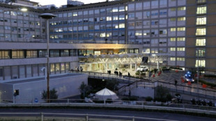 Le pape entame sa convalescence dans l'incertitude apr&egrave;s son op&eacute;ration pour un cancer du poumon