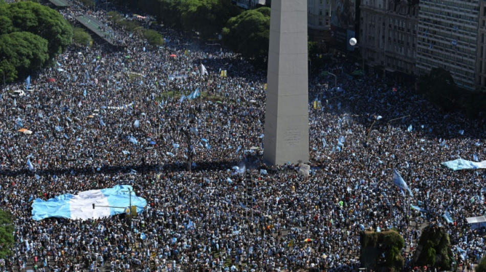 Mondial: ivres de joie, soulag&eacute;s, les Argentins par millions dans les rues