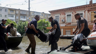 Tausende Menschen fliehen nach Staudammbruch in S&uuml;dukraine vor den Wassermassen