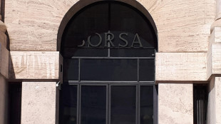 Borsa: Milano apre in calo, -0,74%