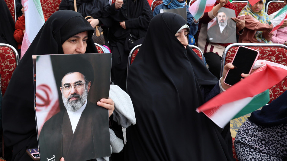 Nuovo messaggio di Khamenei, 'crimini e uccisioni non ci scalfiranno'