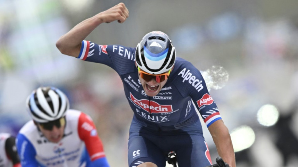 Tour d'Italie: van der Poel face &agrave; la meute pour le premier maillot rose