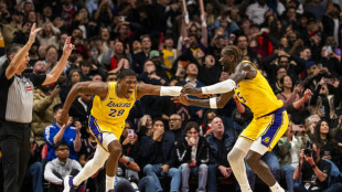 Lakers gewinnen dank Hachimuras Dreier - James-Serie rei&szlig;t