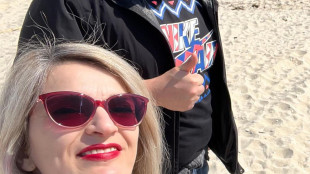 La salv&ograve; dal terremoto, 16 anni dopo le fa da testimone di nozze