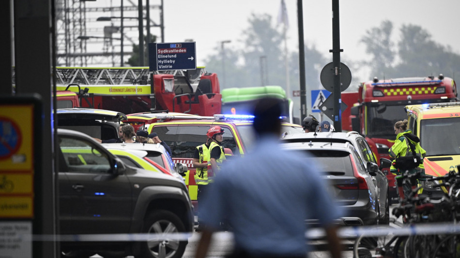 Media, 'tre morti nella sparatoria in Svezia'