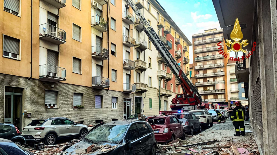 ++ Esplosione in un appartamento a Torino, cinque feriti ++
