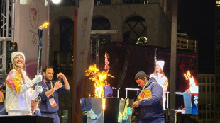 Milano Cortina: Piazza Duomo accoglie la fiamma, acceso il braciere