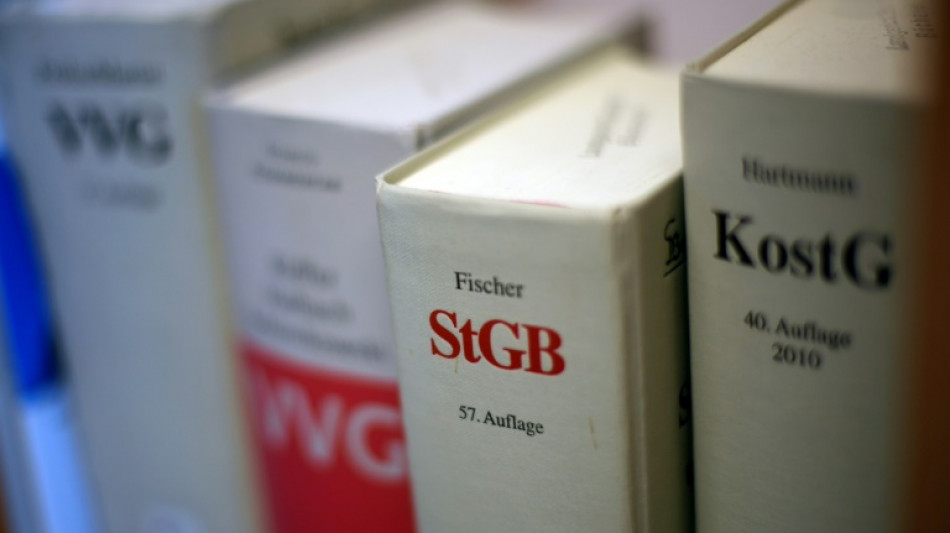 Illegale Behandlungen mit Hyaluron-Spritzen: Gut drei Jahre Haft für Frau in Hamburg