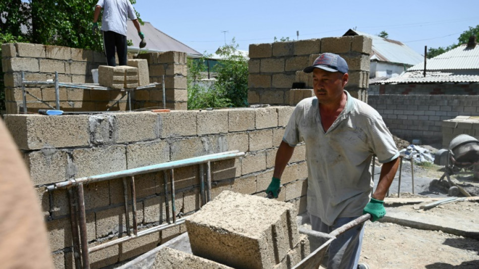 Au Kirghizstan, l'apparition de maisons en riz, écologiques et économiques