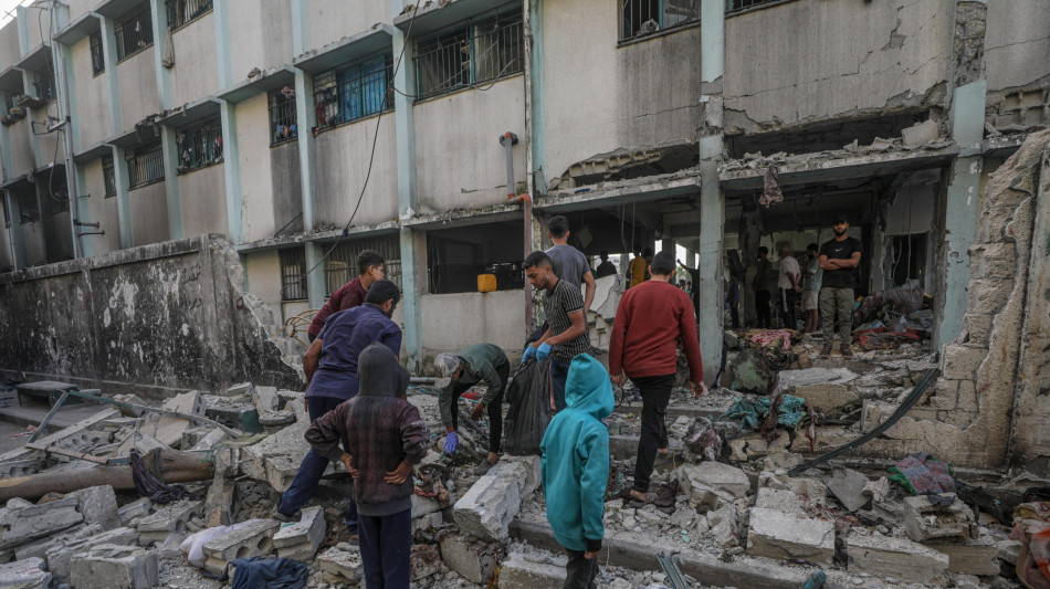 Protezione civile Gaza, almeno 10 morti nei raid israeliani