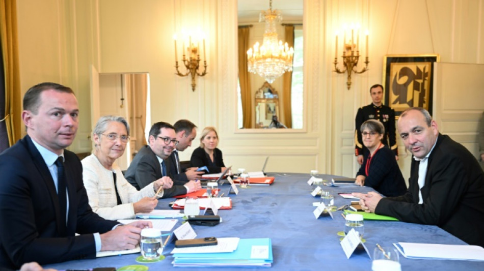 Rugueuse "reprise de contact" des syndicats &agrave; Matignon, les retraites en surplomb
