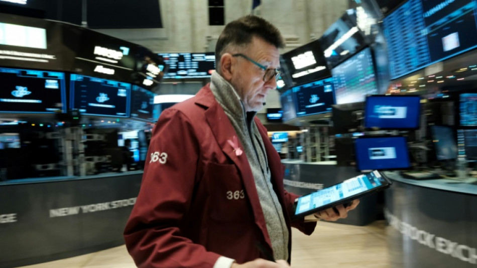 Wall Street termine en hausse, encourag&eacute;e par Powell et Microsoft