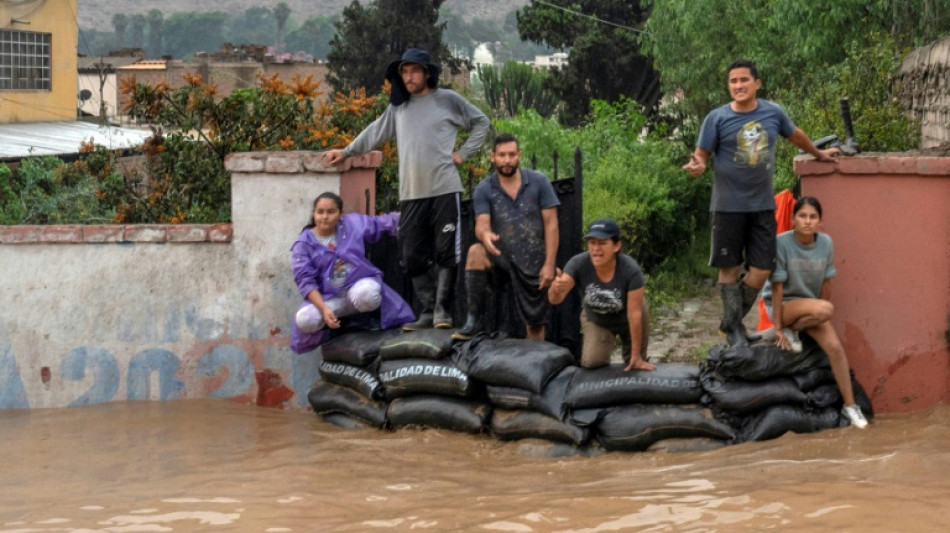 "Se llev&oacute; toda mi casa": las lluvias arruinan a familias del este de Lima 