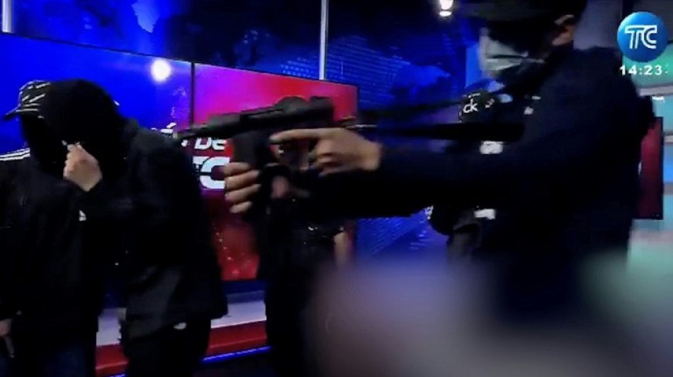 El canal de televisi&oacute;n de Ecuador copado por los encapuchados vuelve "con m&aacute;s fuerza"