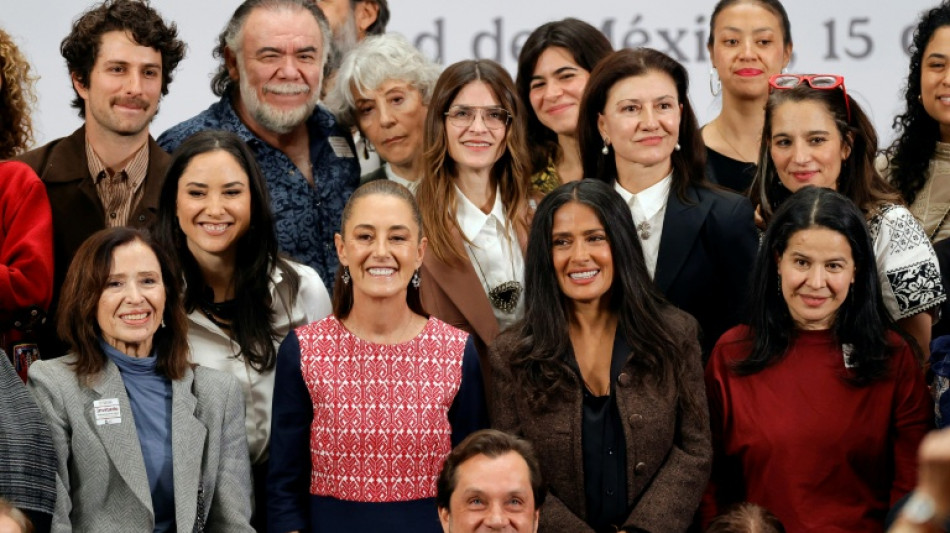 Salma Hayek trabaja en una pel&iacute;cula que desmiente la imagen "err&oacute;nea" que se da de M&eacute;xico