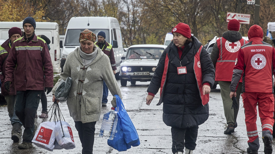 Kiev, droni russi su asilo a Kharkiv, bimbi feriti