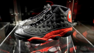 Une paire de baskets port&eacute;e par Michael Jordan vendue 2,2 millions de dollars, un record