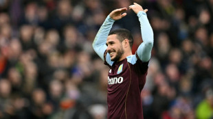 Arsenal perde para Aston Villa e sofre 2&ordf; derrota na temporada; City encosta na lideran&ccedil;a