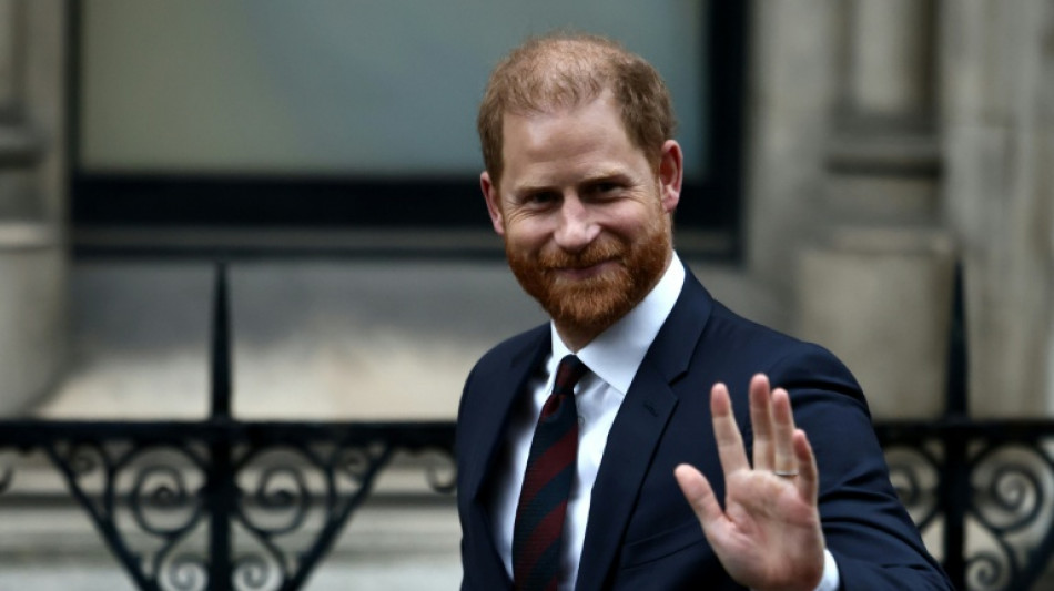 El pr&iacute;ncipe Enrique y Elton John reclaman una compensaci&oacute;n "sustancial" al Daily Mail