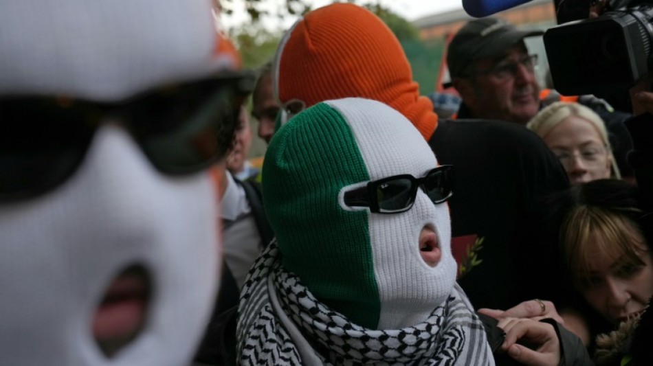 Un tribunal británico anula el cargo por terrorismo contra el cantante de Kneecap