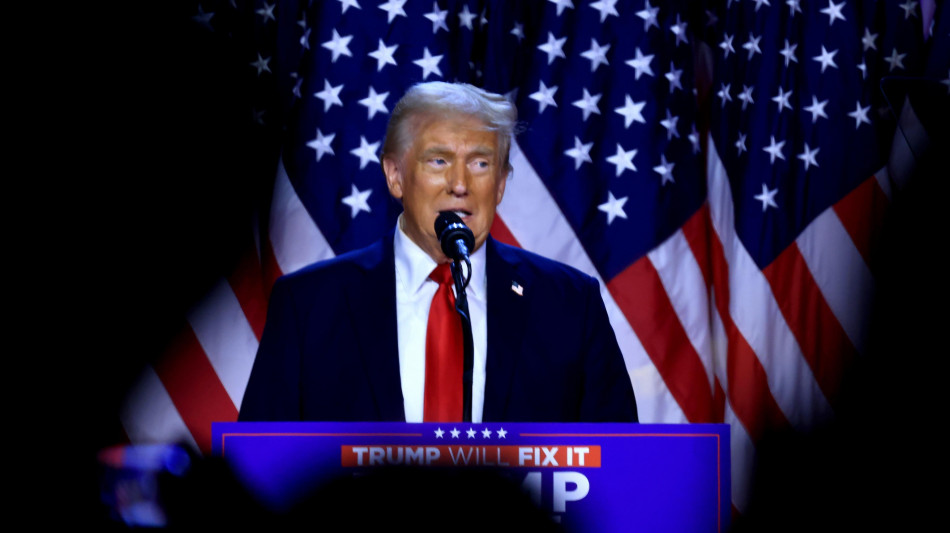 Trump scherza sulla possibilit&agrave; di un terzo mandato