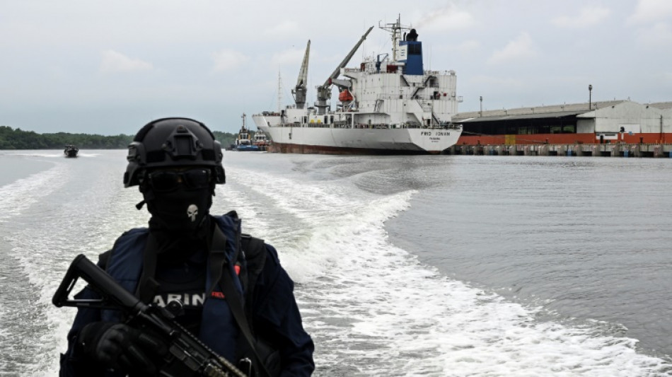Guarda Costeira equatoriana combate traficantes em Guayaquil