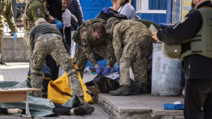 Al menos 39 civiles muertos en bombardeo de estaci&oacute;n de tren en el este de Ucrania