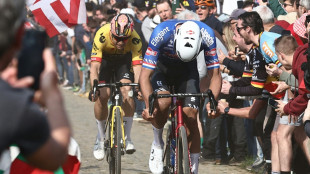 Van der Poel gewinnt Paris-Roubaix - Degenkolb st&uuml;rzt