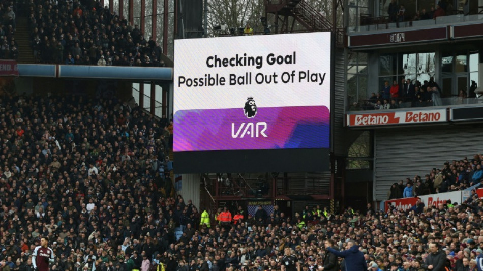 Angleterre: la majorit&eacute; des fans de Premier League souhaitent la suppression de la VAR (sondage)