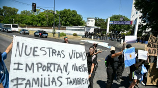Policiais protestam na Argentina por melhores sal&aacute;rios e aten&ccedil;&atilde;o &agrave; sa&uacute;de mental