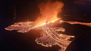 Nach Vulkanausbruch auf Island: Lava l&auml;uft auf Parkplatz der Blauen Lagune