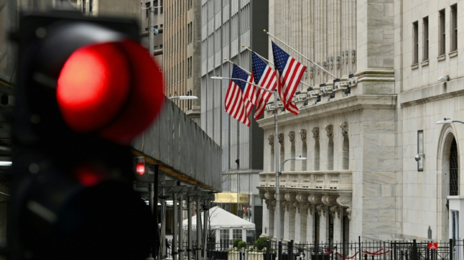 Wall Street termine mitig&eacute;e, soucieuse pour la croissance 