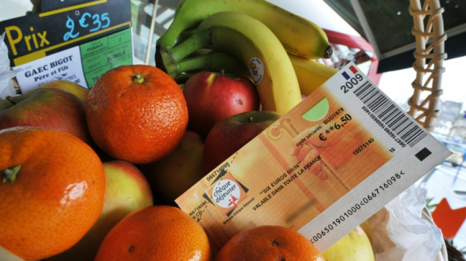 Titres restaurants: la possibilit&eacute; de les utiliser au supermarch&eacute; menac&eacute;e en 2025