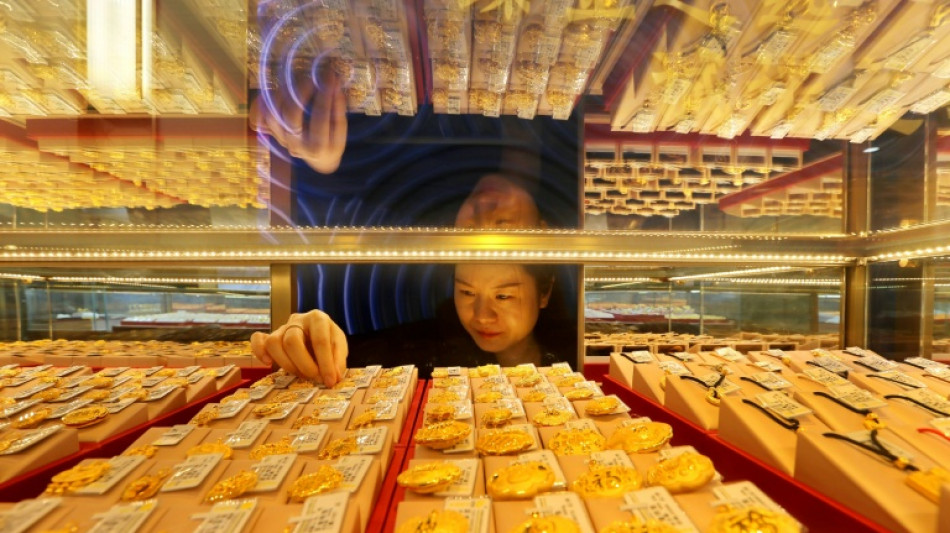 Silver slips lower in mixed end to Asia trading year