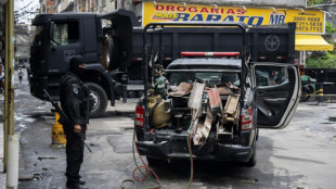 Mil policiais são enviados a favelas do Rio em operação contra o crime organizado