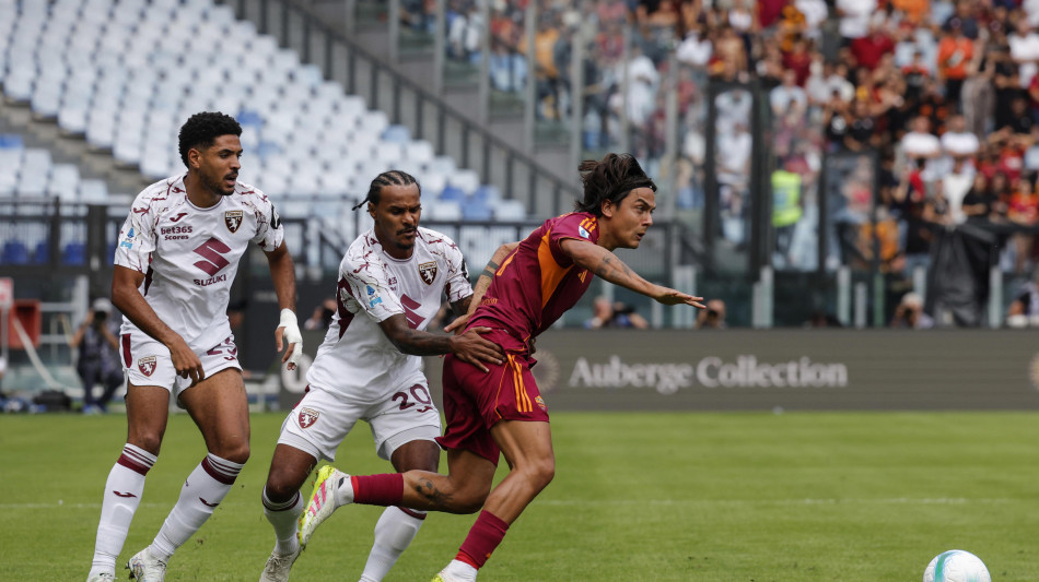 Calcio: lesione alla coscia per Dybala, salterà il derby