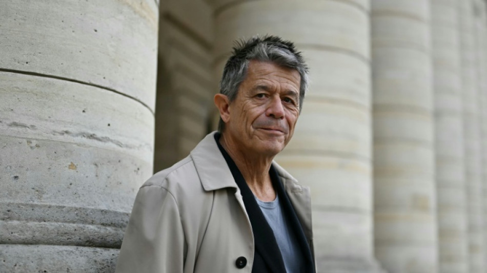 Emmanuel Carr&egrave;re ganha pr&ecirc;mio M&eacute;dicis na Fran&ccedil;a com livro sobre sua m&atilde;e