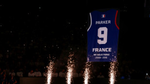 Basket: "Beaucoup d'&eacute;motion et beaucoup d'amour" pour Tony Parker