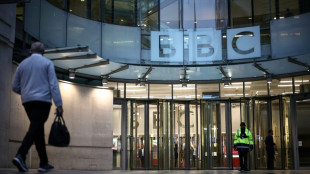 Presidente da BBC pede desculpas por edi&ccedil;&atilde;o enganosa do discurso de Trump
