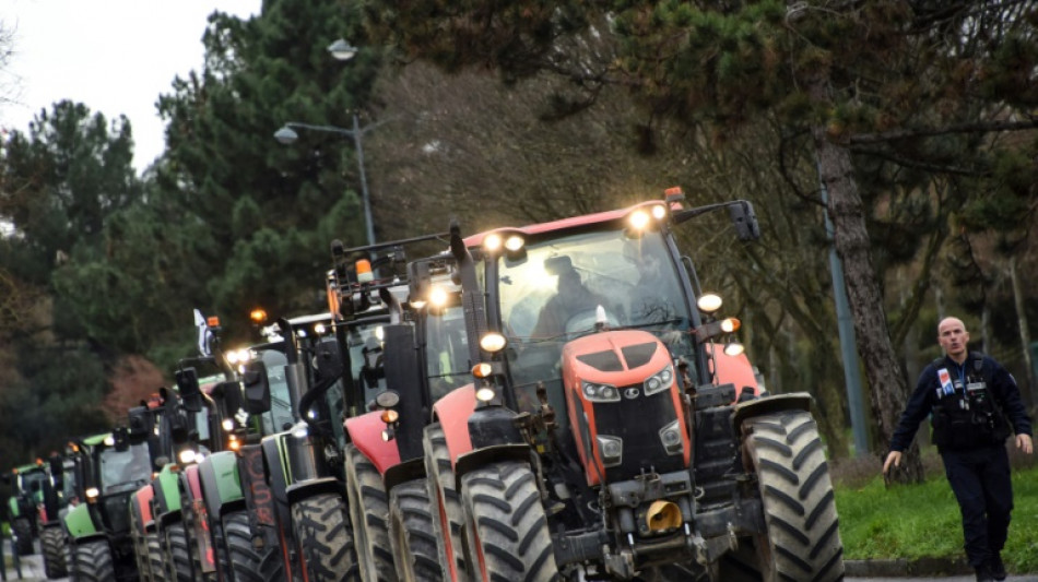 La lev&eacute;e de blocages se poursuit, mais certains agriculteurs veulent poursuivre le mouvement 