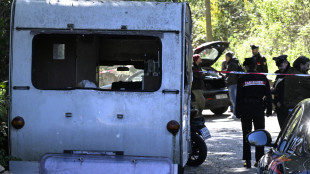Uccide compagno dell'ex davanti a una scuola e si poi si suicida