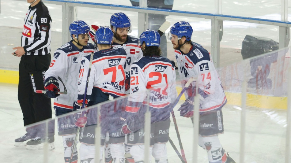 Zwei Tore in der letzten Minute: Mannheim kr&ouml;nt Aufholjagd