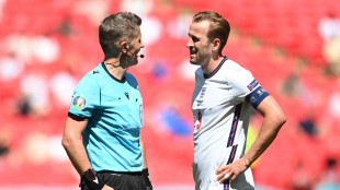 Uefa, anche nelle Coppe con arbitro può parlare solo il capitano