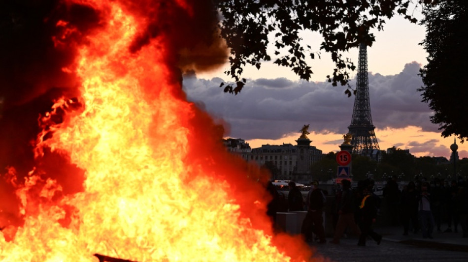 'Never seen anything like it': mass looting grips Paris